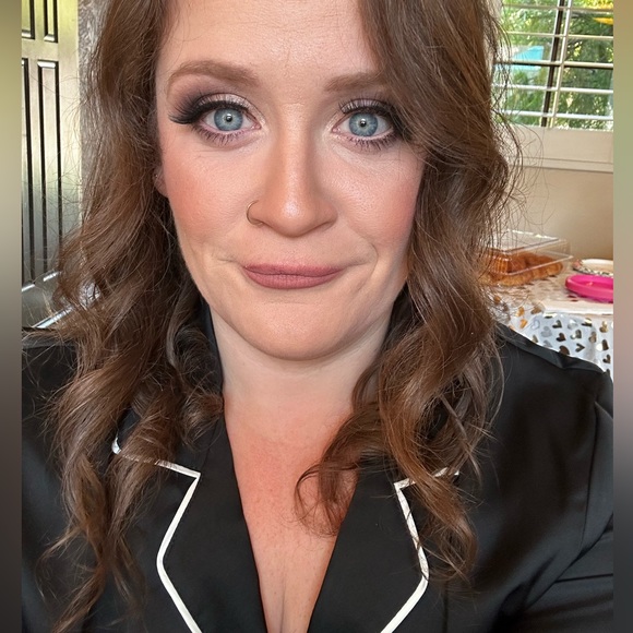 Meet your posher! Kelsie Caldwell ❤️ - Picture 3 of 4